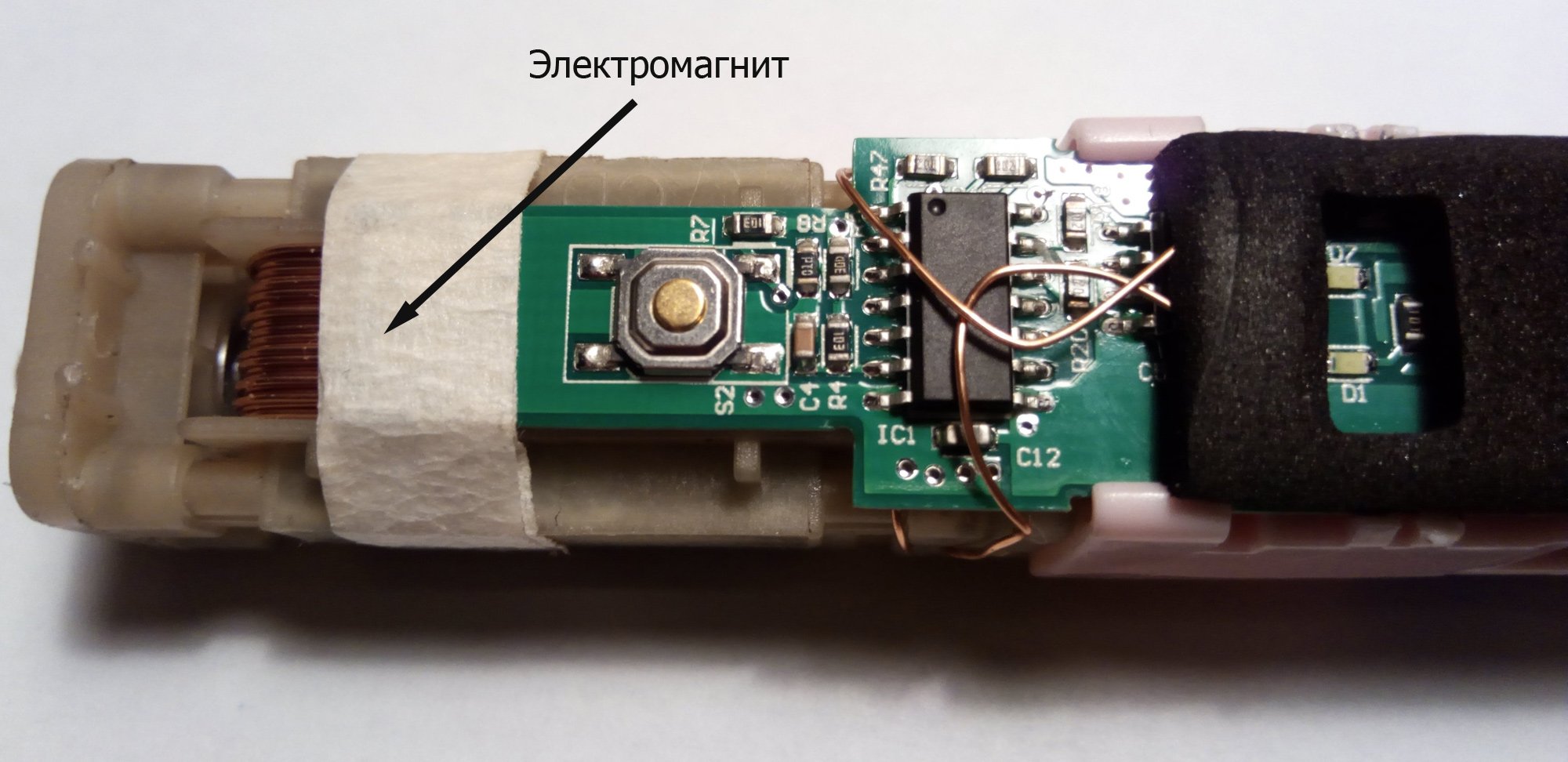 Звуковая зубная щетка в разобранном виде
